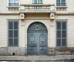Porche de l'Hôtel Bidé de la Grandville, rue de Thionville, à Lille
