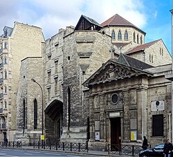 La basilique Sainte-Jeanne-d'Arc de Paris et l'église Saint-Denys de la Chapelle
